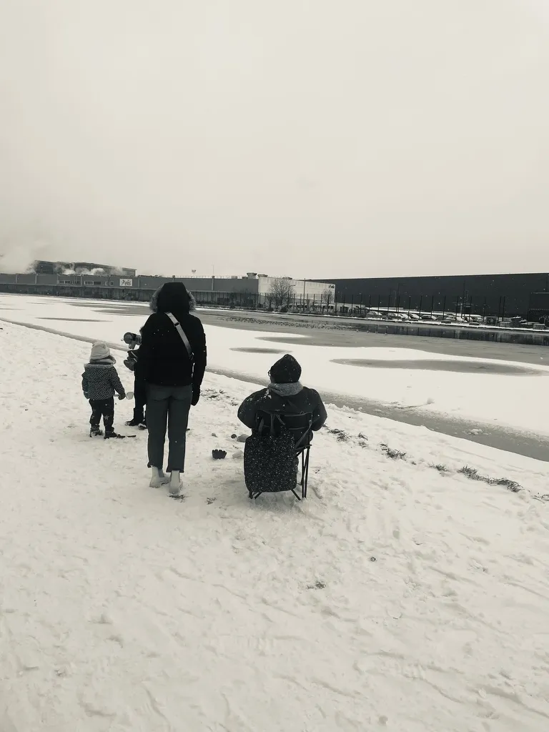 Un canal sous la neige